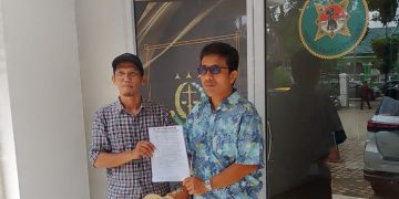 Rukman Tim Investigasi Dpp LSM Mappan Menyerahkan Sejumlah Dokumen Ke Kejaksaan Tinggi Jambi