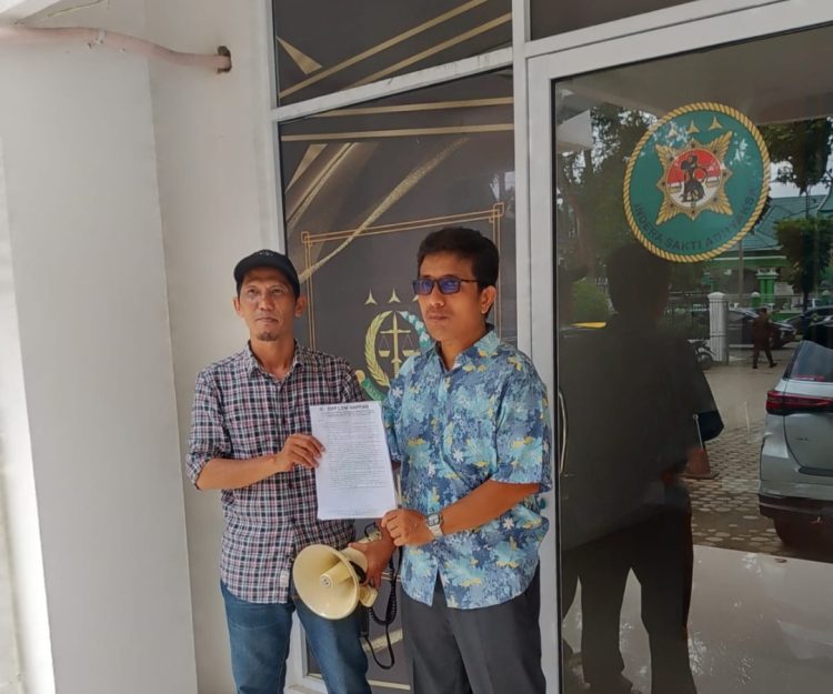 Rukman Tim Investigasi Dpp LSM Mappan Menyerahkan Sejumlah Dokumen Ke Kejaksaan Tinggi Jambi